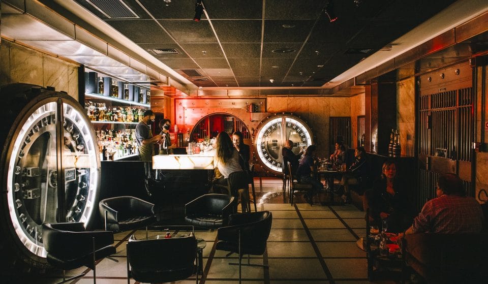 Bar do Cofre SubAstor: o bar no antigo cofre do Banespão