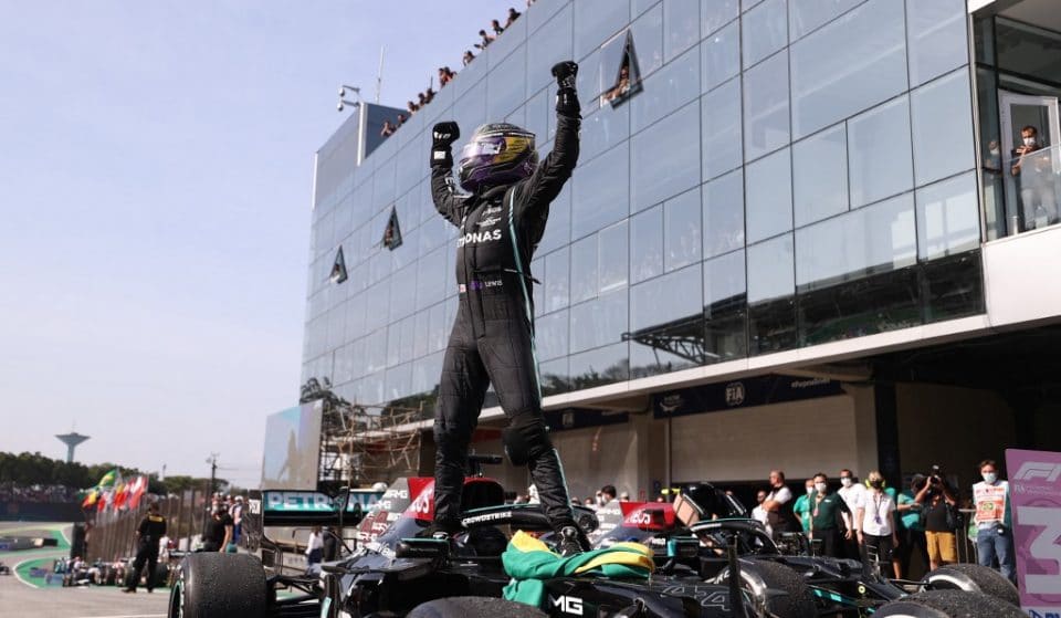 Hamilton vence GP de São Paulo depois de largar em 10º