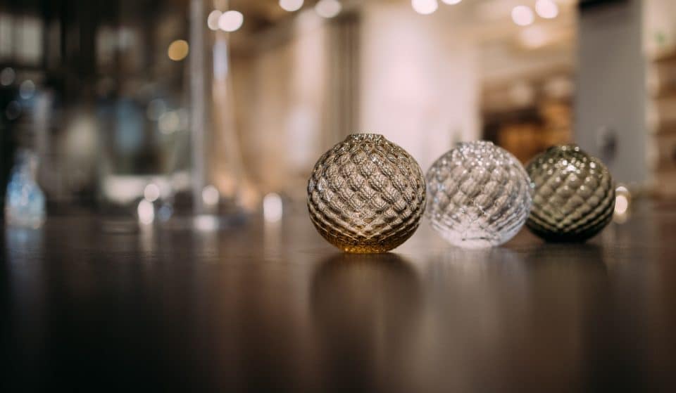 Nova exposição da Japan House apresenta a beleza dos vidros artesanais japoneses