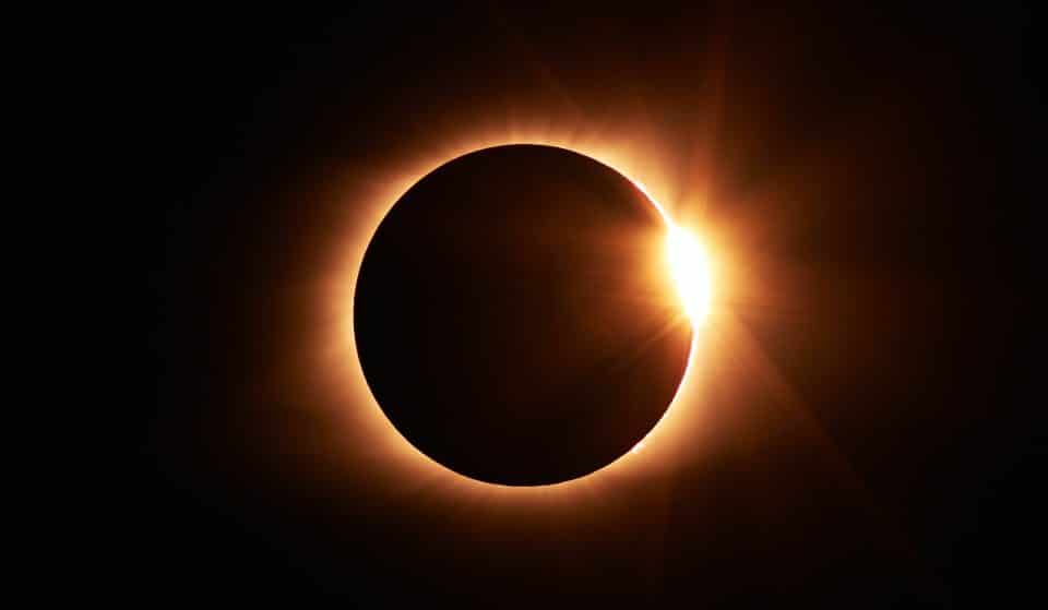 Assista ao primeiro eclipse lunar total de 2022 no Planetário Ibirapuera!