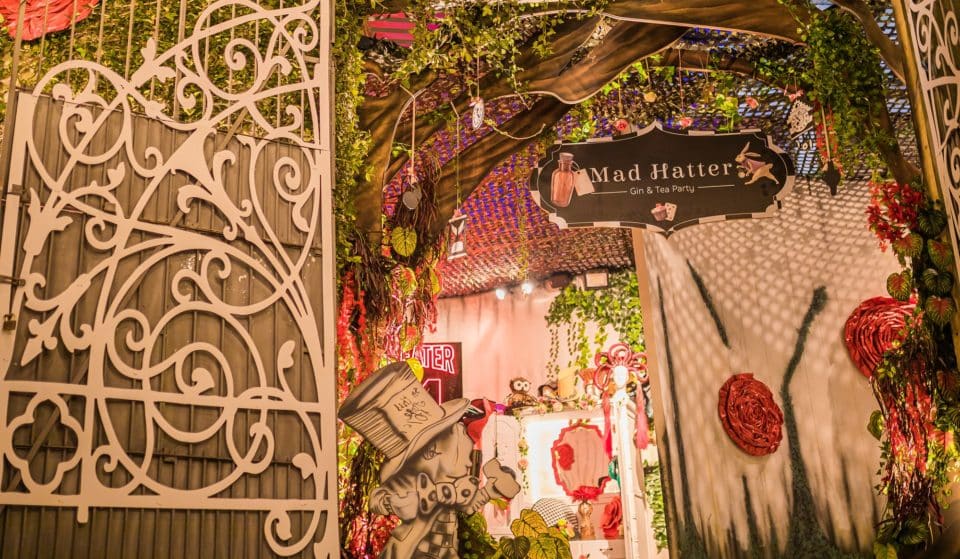 Mad Hatter: uma louca festa do chá (e gin) no País das Maravilhas