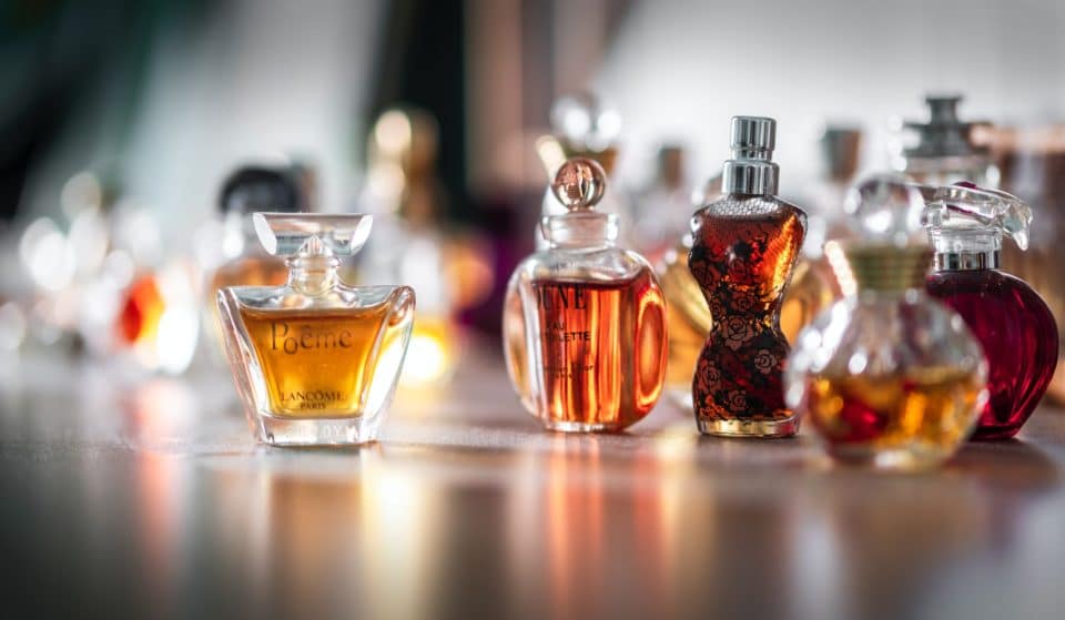 Mostra ‘O Mundo do Perfume’ reabre ao público, permitindo viagem pelas fragrâncias